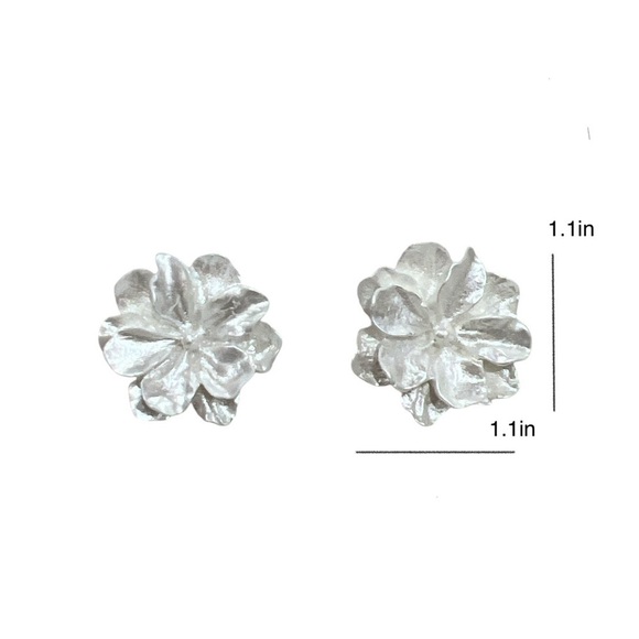 Elegant Silver Floral Earrings - Picture 2 of 6